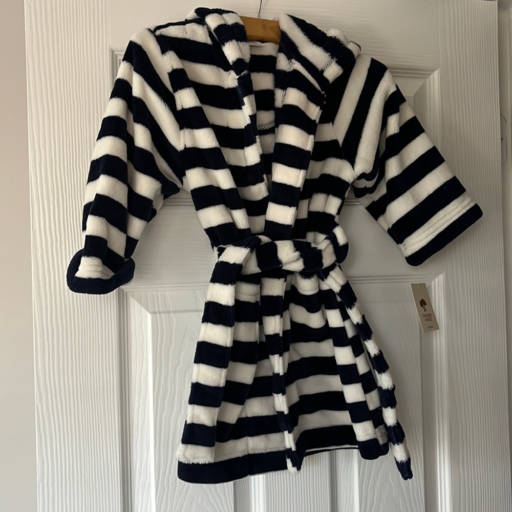 NWT Tucker+Tate Robe